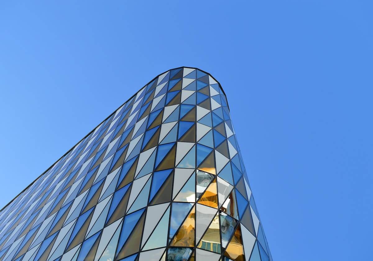 qyh-莱万肘击无牌+中卫手球无点 波兰两逃极刑引争议