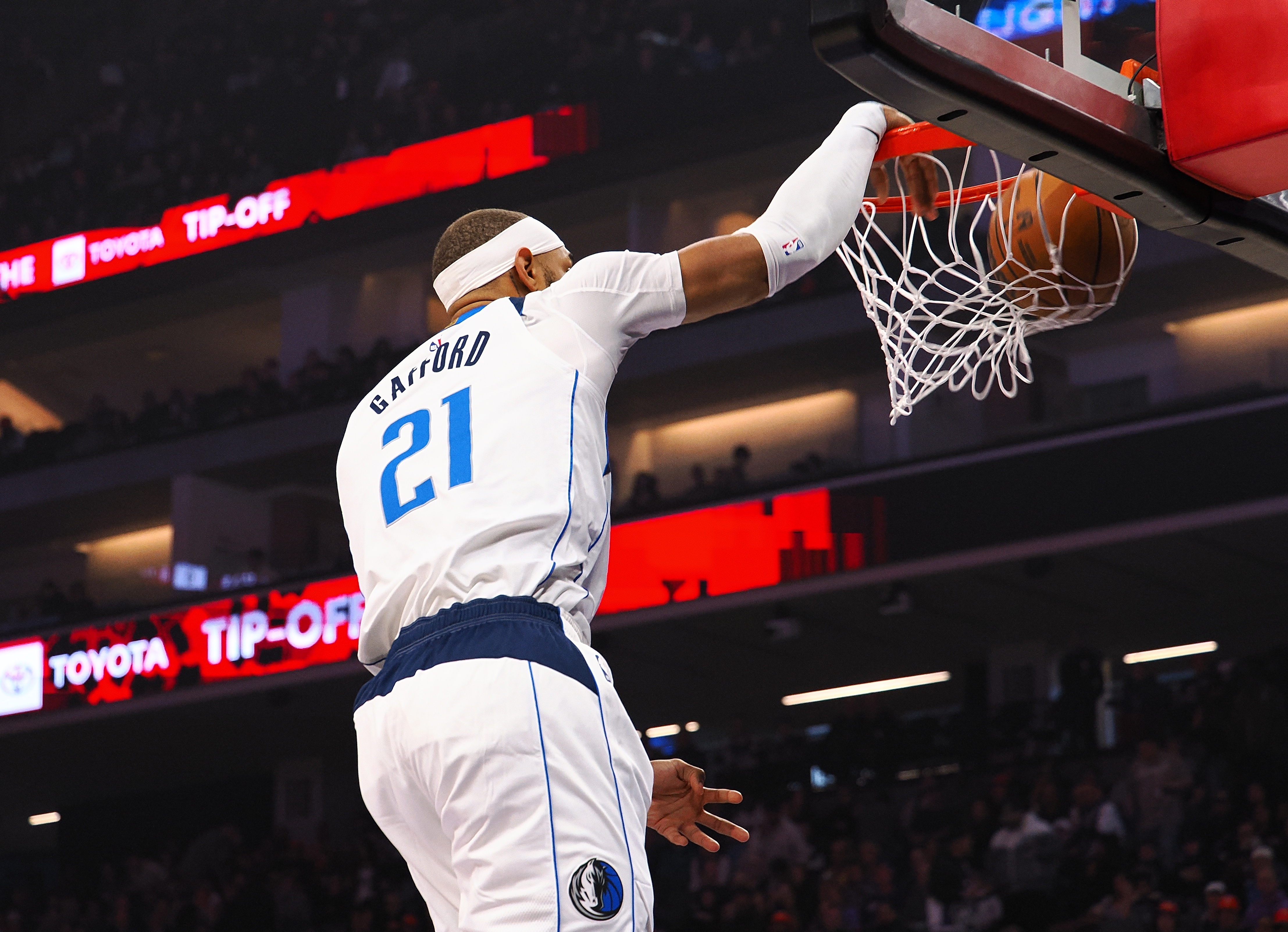 体育社交-明天独行侠迎战湖人 加福德&瑞安·内姆哈德大概率出战